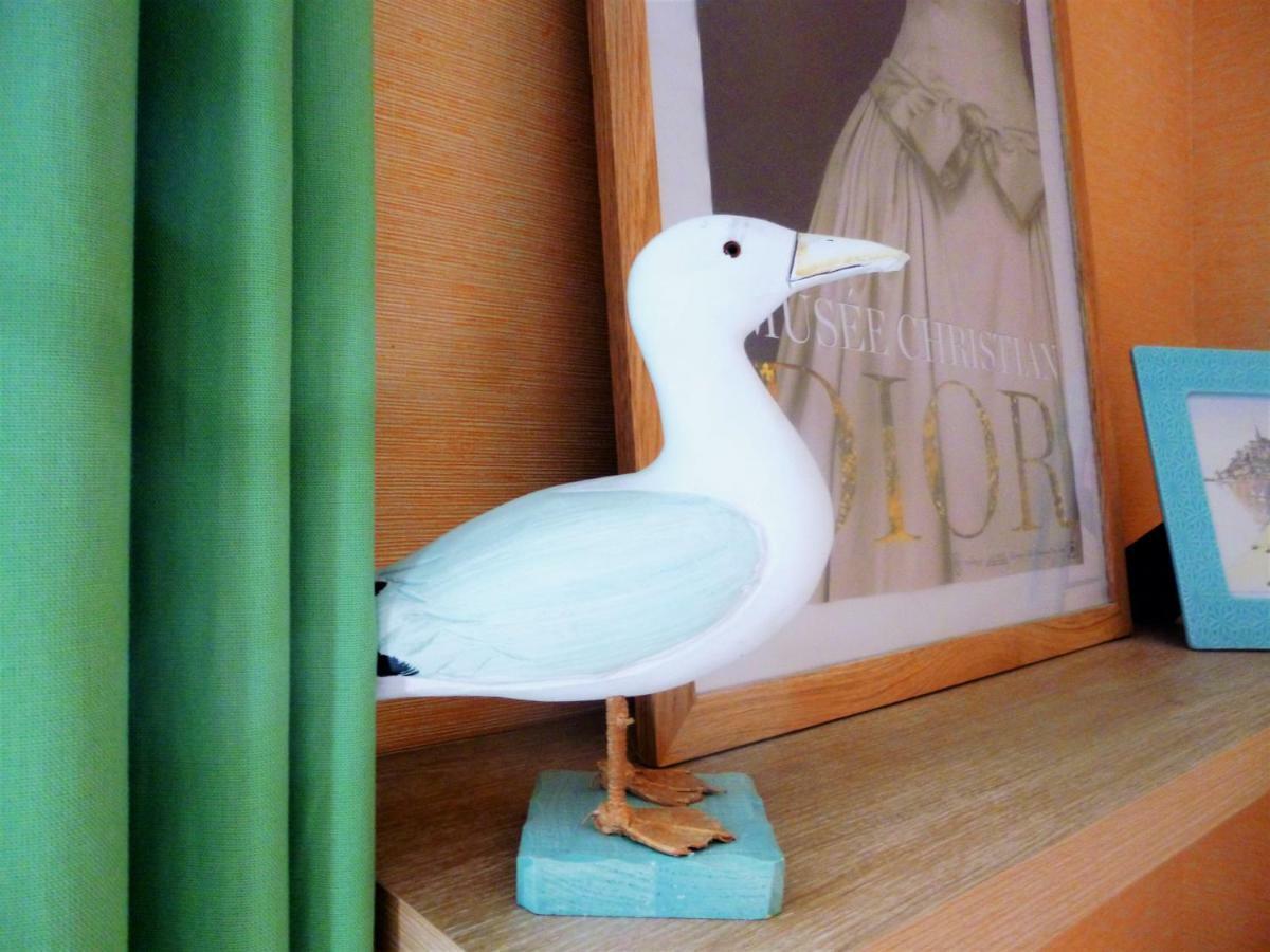 Studio Les Pieds Dans L'Eau 东维尔莱班 外观 照片